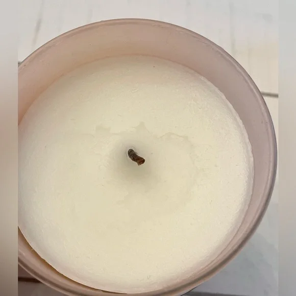 Viktor & Rolf Flowerbomb Scented Candle 5.82oz - Picture 10 of 12